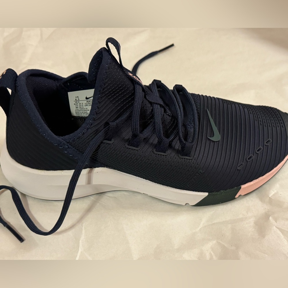 RARE BRAND NEW Nike Zoom Sneakers !